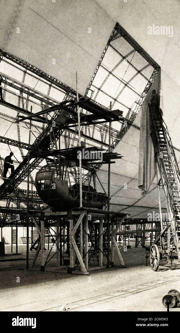 LZ 127 'Graf Zeppelin': Verwendung der Außenbeschichtung des Luftschiffs. 1928 Stockfoto