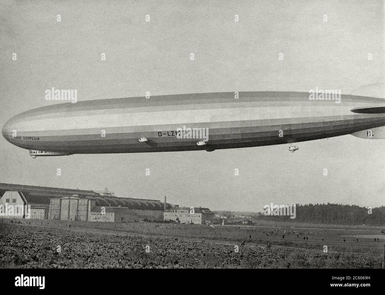 LZ 127 'Graf Zeppelin': Rückkehr des Luftschiffes nach seinem ersten Flug über Deutschland im September 1928. Stockfoto