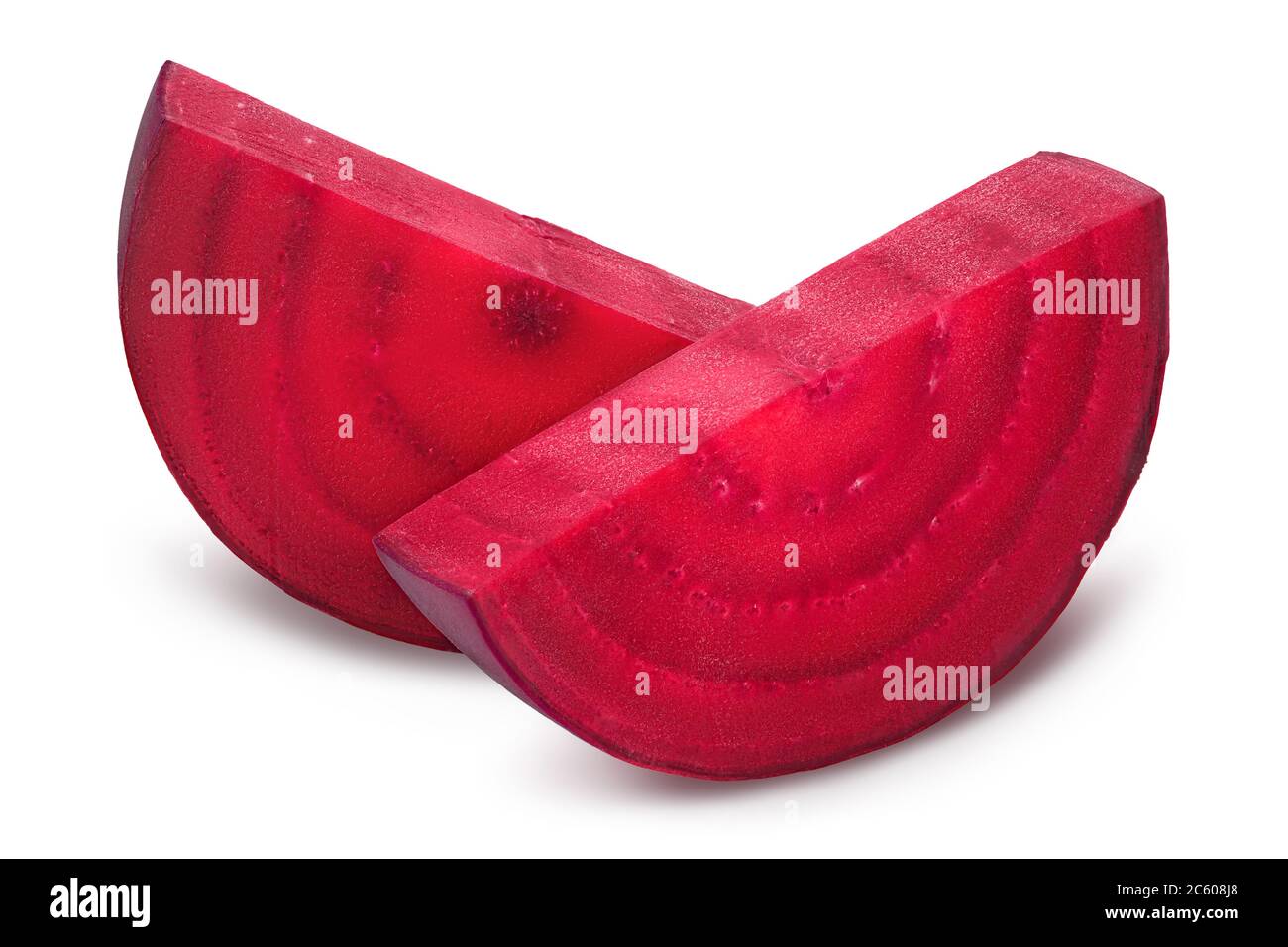 Rote Bete-Scheibe isoliert auf weißem Hintergrund mit Beschneidungspfad und voller Schärfentiefe. Stockfoto