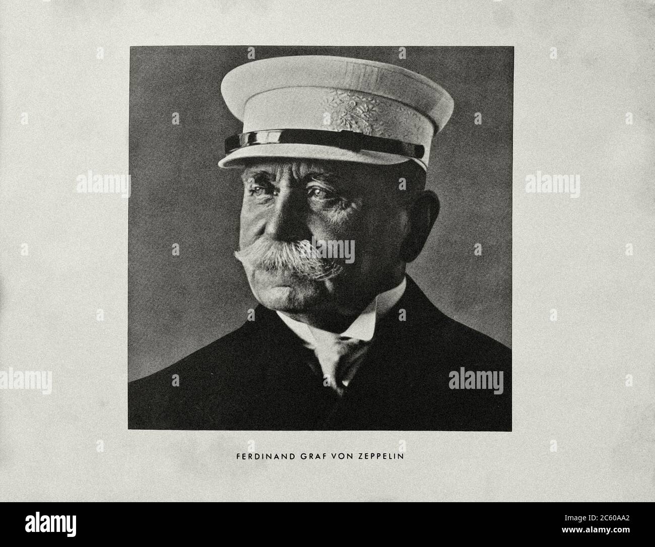 Ferdinand Adolf Heinrich August Graf von Zeppelin (1838 – 1917) war ein deutscher General und später Erfinder der Zeppelin-Starrflugschiffe; er gründete die Stockfoto