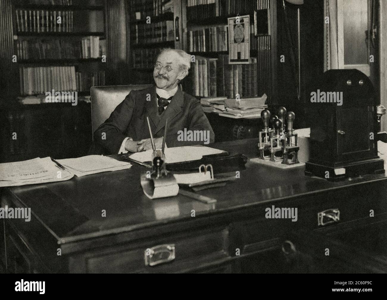 Carl Gustav Adolf von Harnack (1851 – 1930) war ein baltisch-deutscher lutherischer Theologe und prominenter Kirchenhistoriker. Er produzierte viele religiöse publica Stockfoto