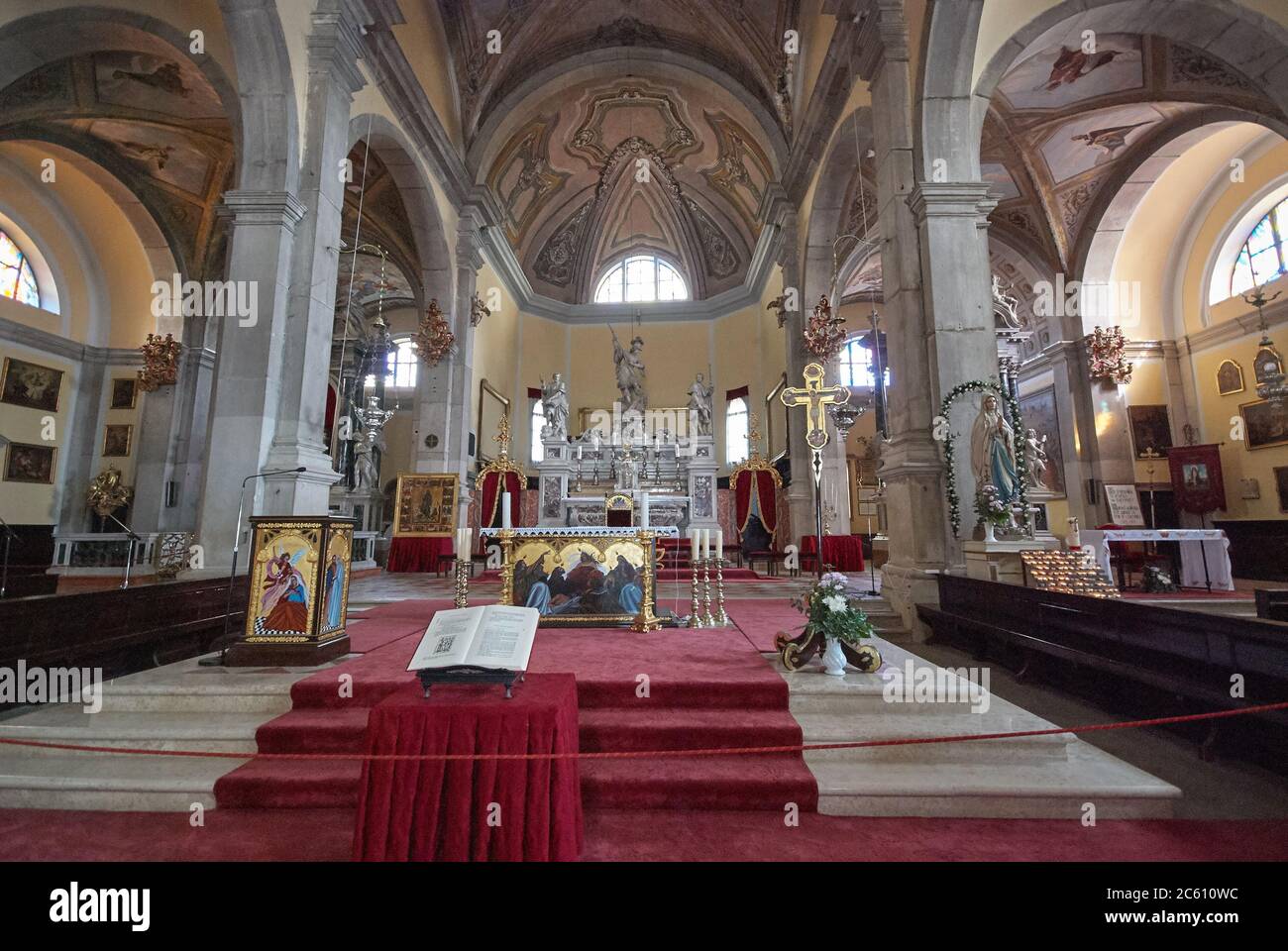 Kroatien kirche altar statue Fotos und Bildmaterial in hoher