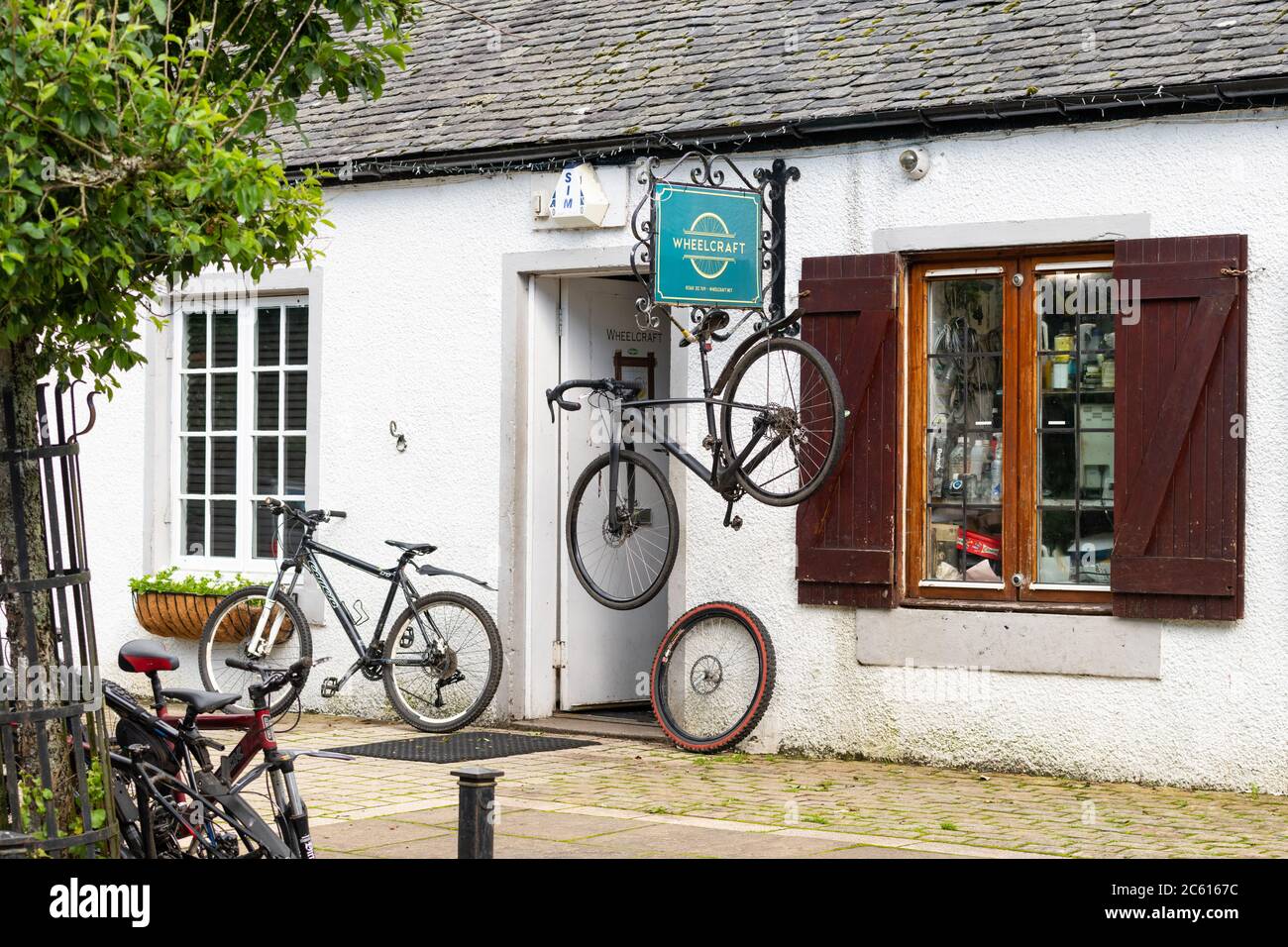 Wheelcraft unabhängiger traditioneller Fahrradladen, der handgefertigte Fahrradräder und Fahrradreparaturen anbietet, Clachan of Campsie, Campsie Glen, Schottland, UK Stockfoto