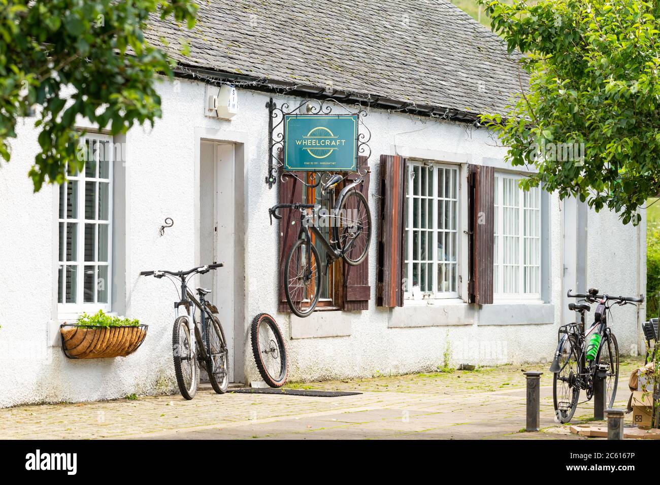Wheelcraft unabhängiger traditioneller Fahrradladen, der handgefertigte Fahrradräder und Fahrradreparaturen anbietet, Clachan of Campsie, Campsie Glen, Schottland, UK Stockfoto
