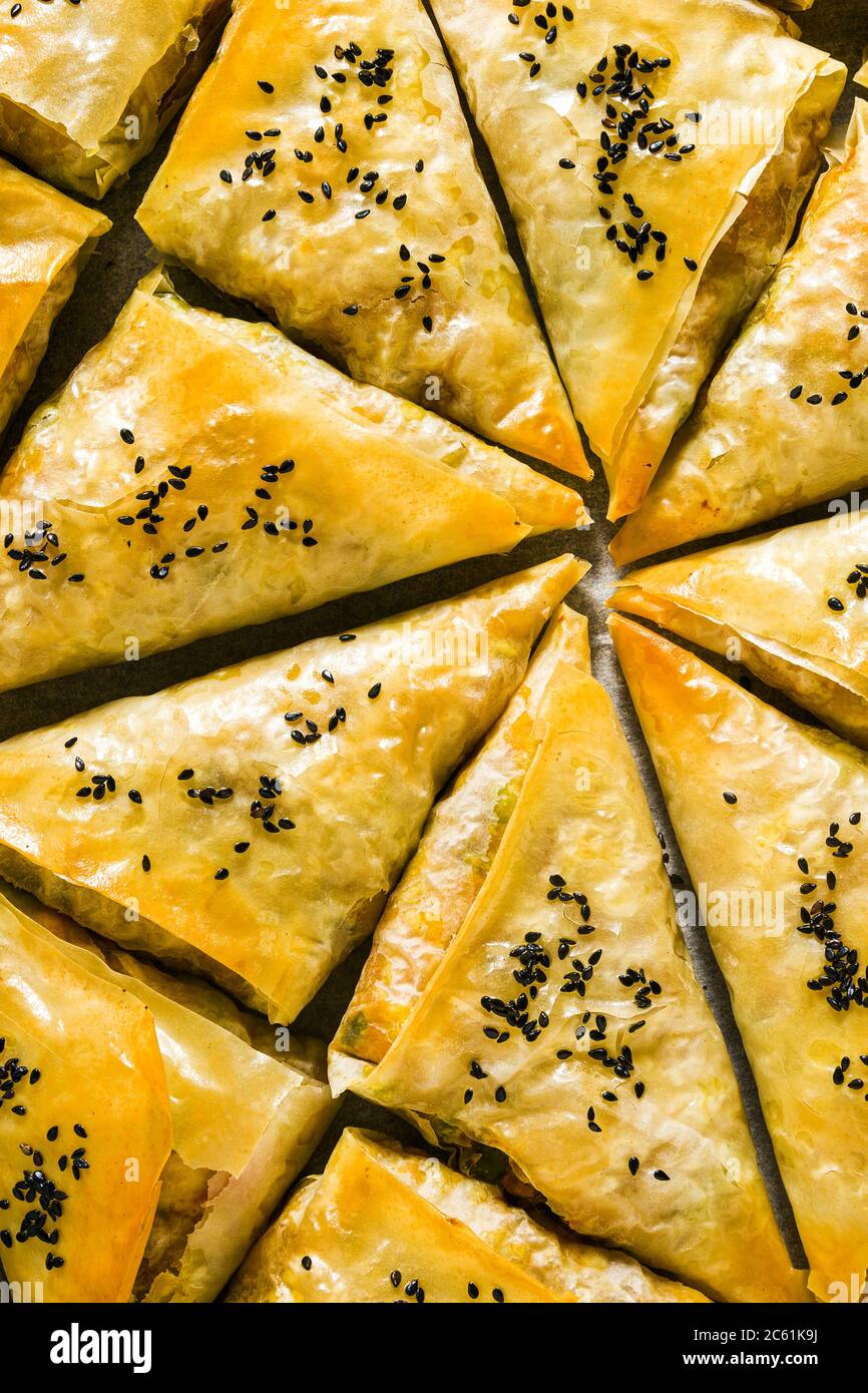 Gebacken im Ofen indischen Samosa mit Phyllo mit würzigen Kartoffeln ...