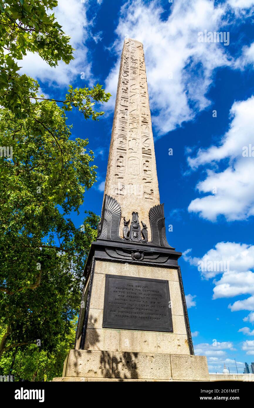 Cleopatra's Needle - ein ägyptischer Obelisk am Victoria Embankment, London, Großbritannien Stockfoto