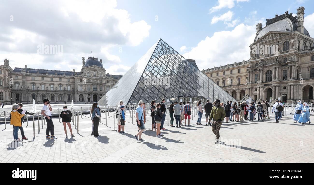 WIEDERERÖFFNUNG DES LOUVRE MUSEUMS, PARIS Stockfoto