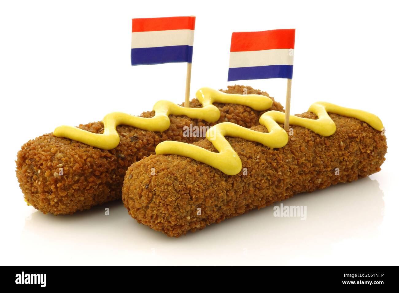 Holländischer Snack namens "kroket" auf weißem Hintergrund Stockfoto