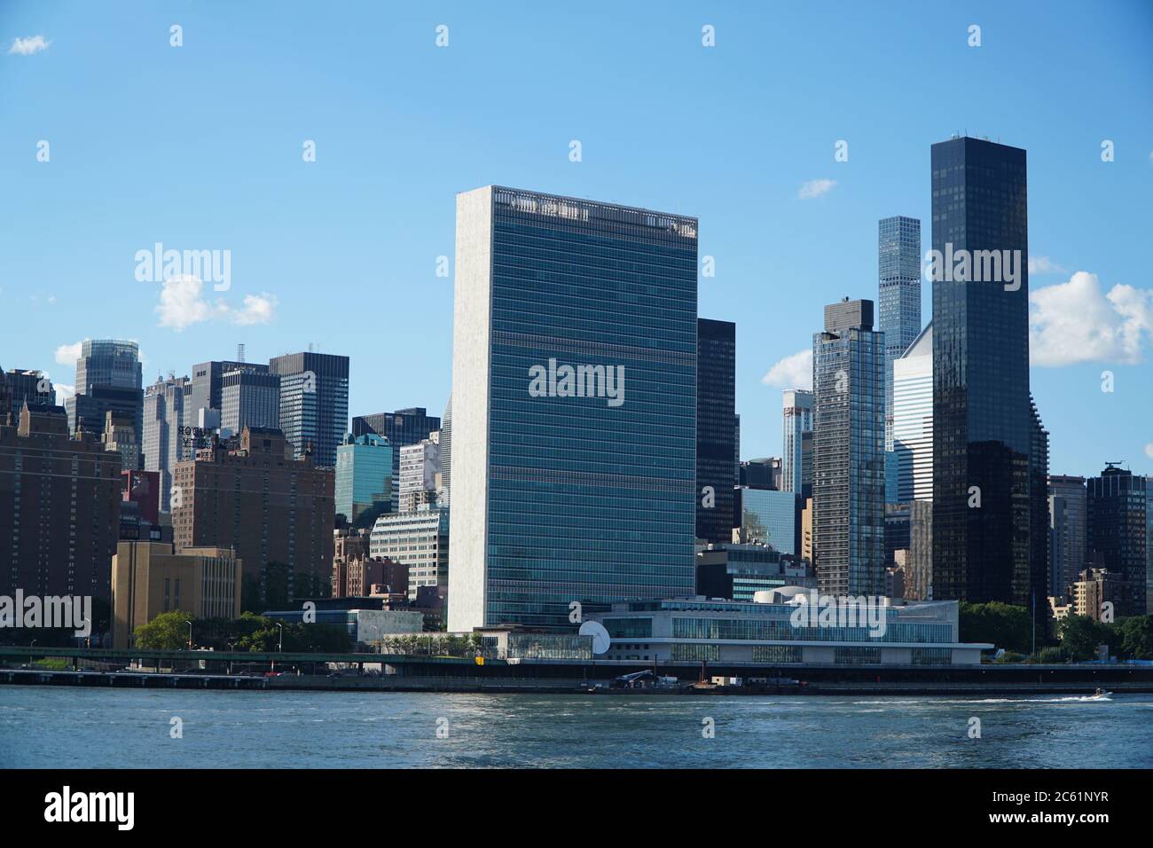 UN-Hauptquartier mit East River Stockfoto