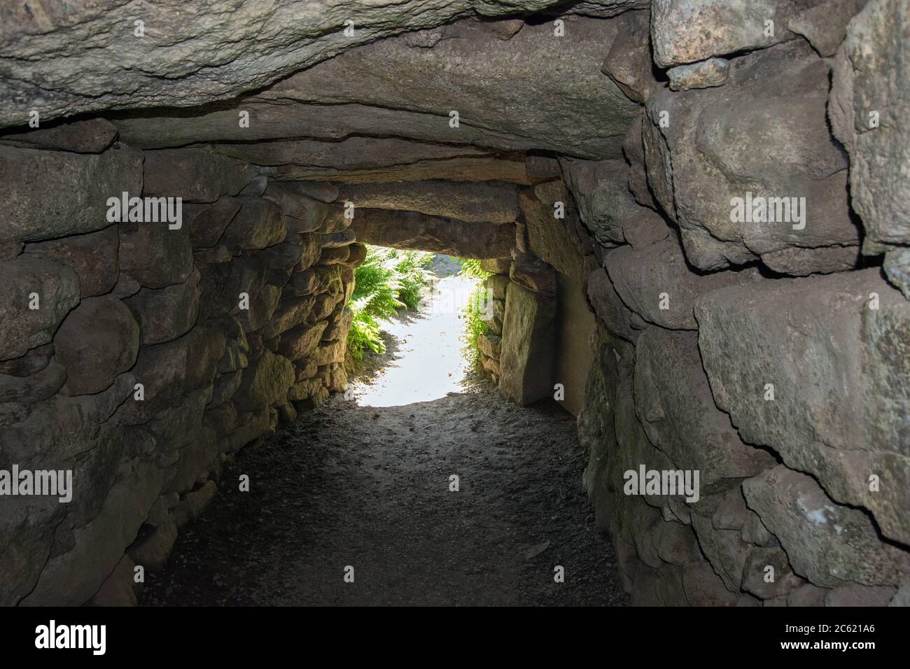In der Underground Passage oder 'Fogou' im Carn Euny Iron Age Village, Cornwall, Großbritannien Stockfoto