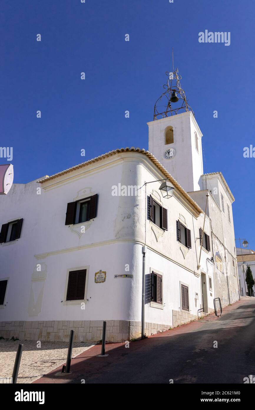 Uhrturm von Albufeira (Torre do Relogio), auf Praça da República Albufeira Altstadt Algarve Portugal Stockfoto