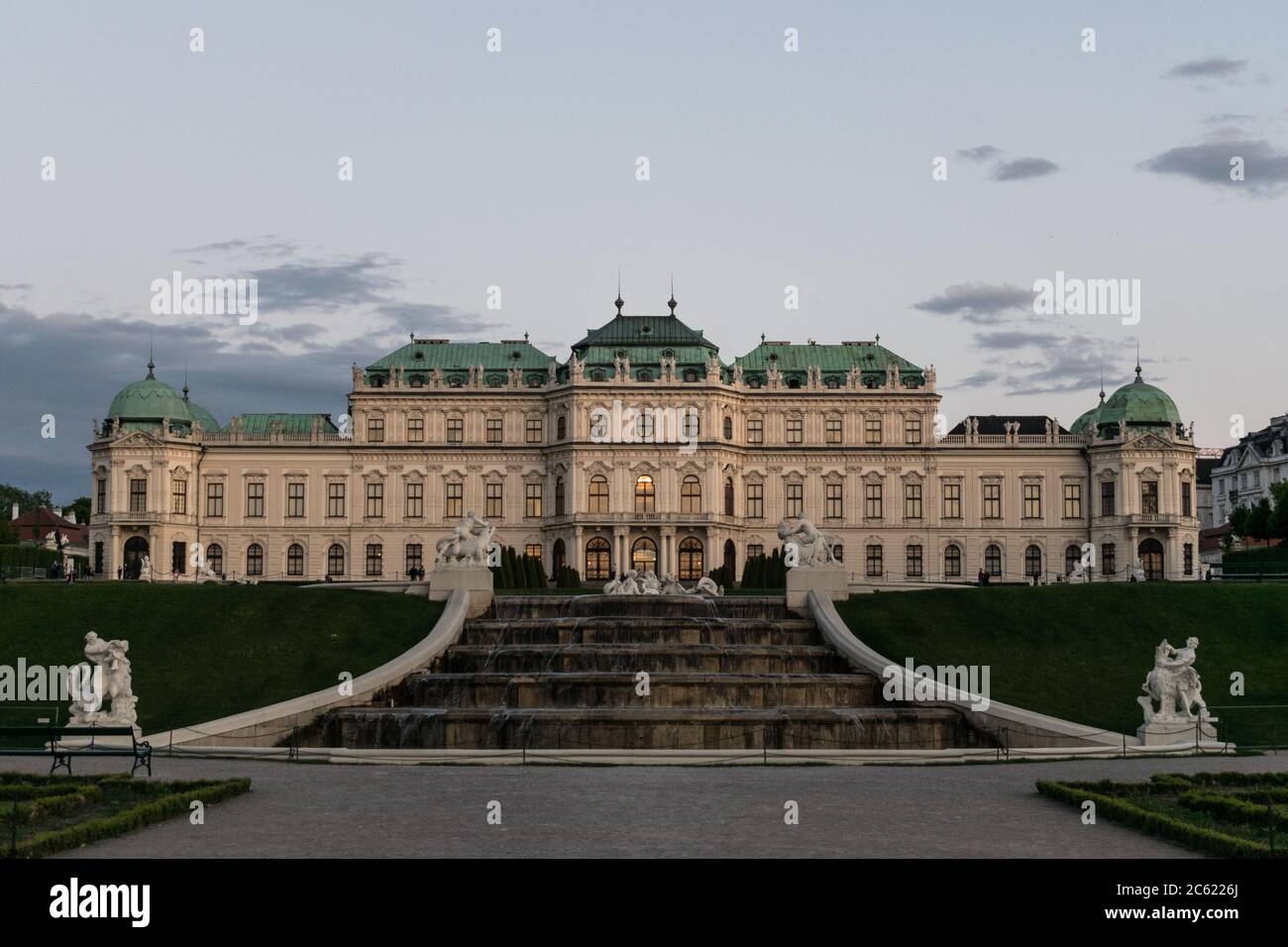 Schöne Aussicht auf das Schloss Belvedere symmetrische Aussicht. Stockfoto