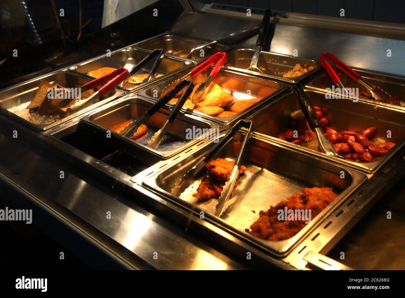 St George's Grenada Esplanade Mall echtes Preisleistungsgeschäft warmes Essen Stockfoto