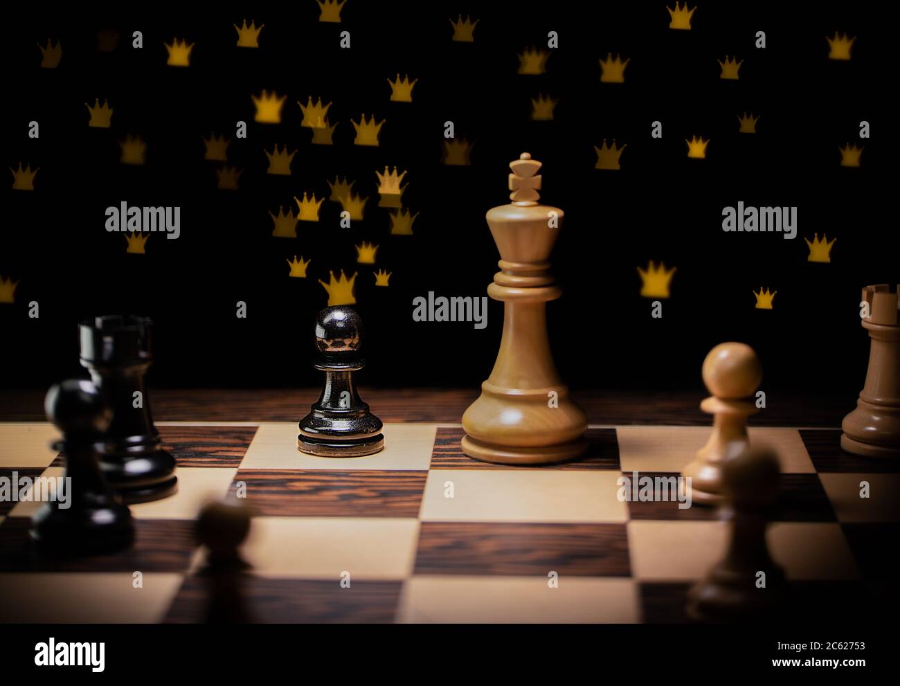 Chess Pawn hat große Träume darüber, über ihre bescheidenen Anfänge zu erreichen Stockfoto