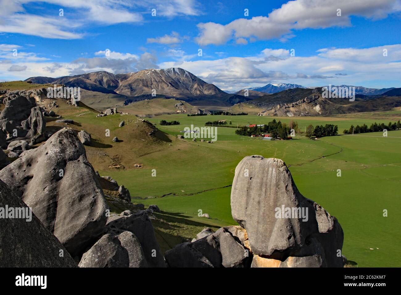 Castle Hill Felsen und die umliegende Landschaft in der Nähe von Arthur's Pass in South Island, Neuseeland Stockfoto