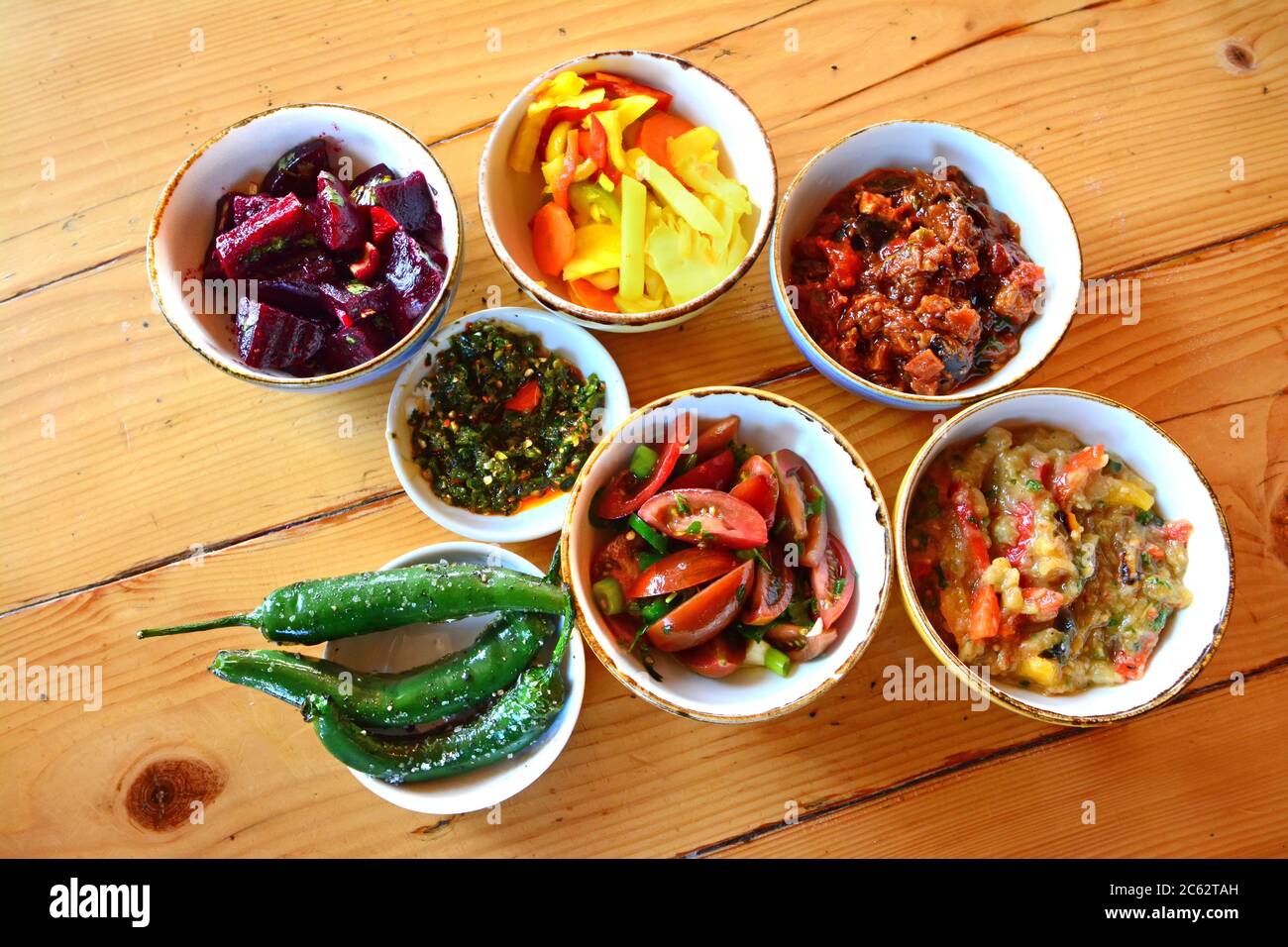 Mediterrane Salatauswahl Stockfoto