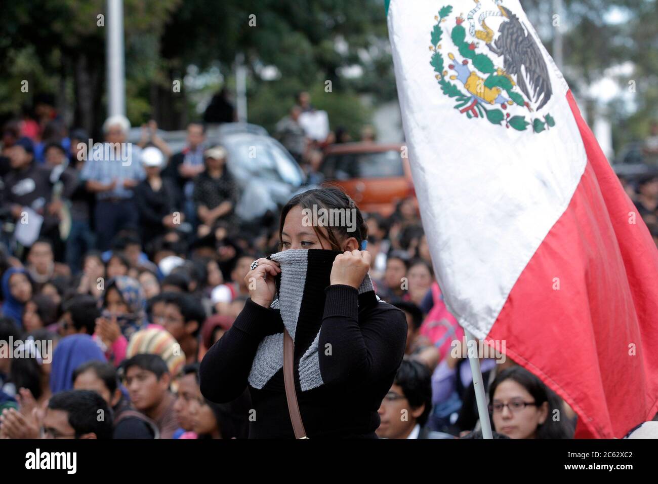 Mehr als dreitausend Studenten öffentlicher und privater Universitäten in der Stadt Puebla, begleitet von sozialen Organisationen und Bürgern, führten einen marsch durch und forderten Gerechtigkeit und Resolution im Fall der 43 Normalisten der Ayotzinapa-Gemeinschaft, die in Iguala Guerrero verschwanden; Sowie ein Ende der Repression und Gewalt im Staat Puebla. FOTO: HILDA RÍOS / NortePhoto im Juli letzten Jahres wurde im Staat das sogenannte Bullet-Gesetz verabschiedet, das den Einsatz öffentlicher Gewalt zur Lösung sozialer Konflikte erlaubt. PhotoÑ Hilda Rios/Norte Foto Stockfoto