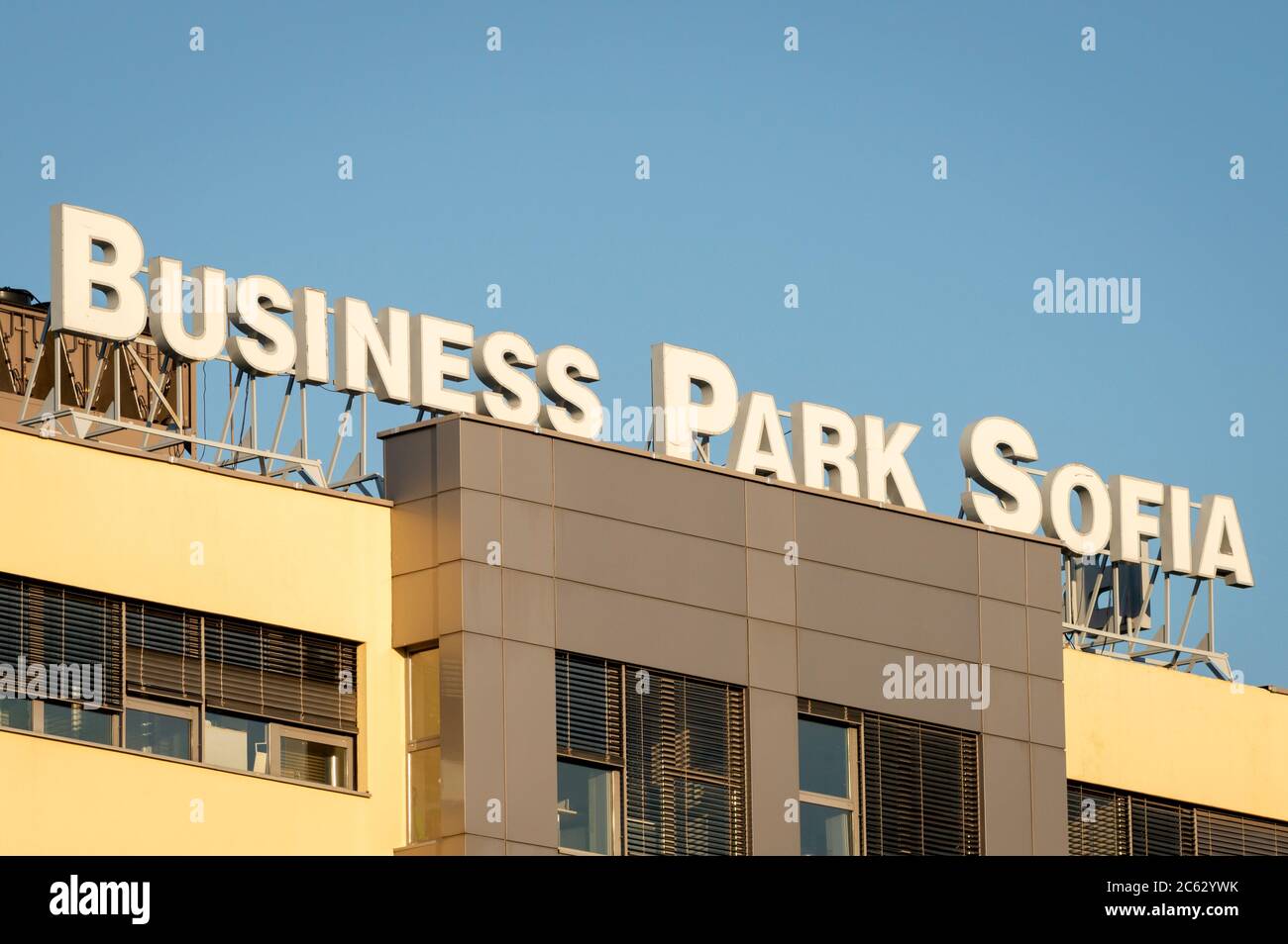 Business Park Sofia Logo und Beschilderung auf Bürogebäude in Sofia Bulgarien Stockfoto