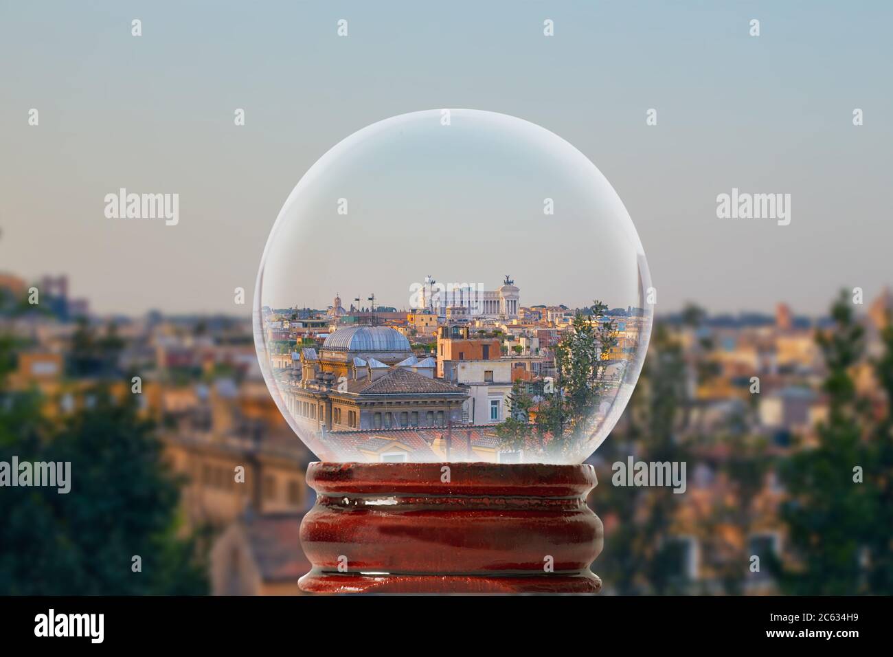 Rom Panorama in einer transparenten Glasschale Rom, Italien Stockfoto