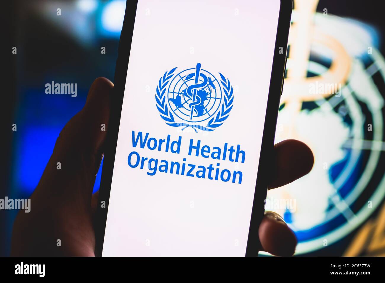 Logo der Weltgesundheitsorganisation auf dem Smartphone-Bildschirm. Stockfoto Logo der Weltgesundheitsorganisation auf dem Smartphone-Bildschirm. Stockfoto