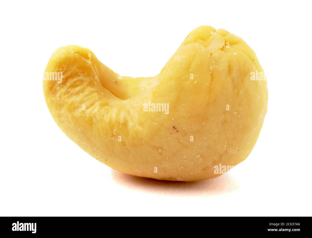 Einige Cashew Nüsse auf weißem Hintergrund Stockfoto