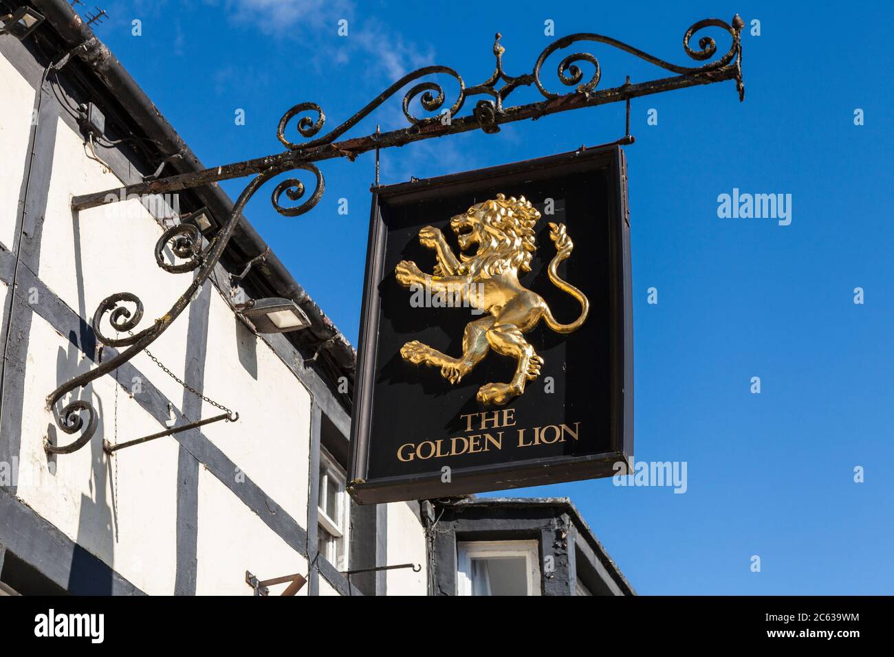 Zeichen für die Golden Lion Pub in Barnard Castle, England, UK. Besucht von Dominic Cummings, um sein Sehvermögen zu testen. Stockfoto