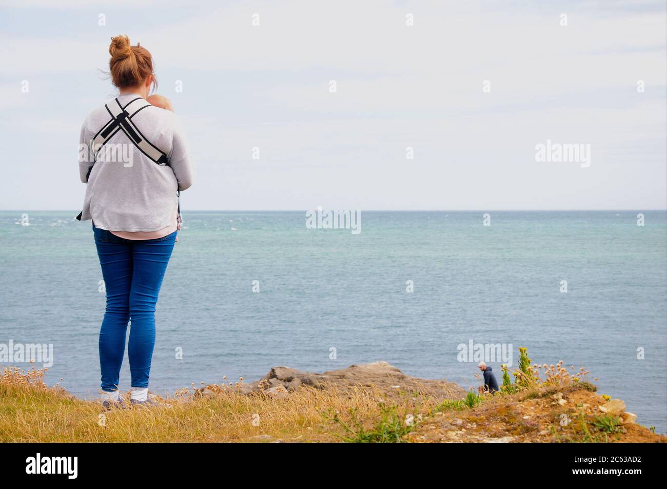 Portland. Juli 2020. Wetter in Großbritannien. Die Menschen genießen es, draußen in der Sonne auf der wunderschönen Insel Portland in Dorset zu sein. Quelle: stuart frartwell/Alamy Live News Stockfoto