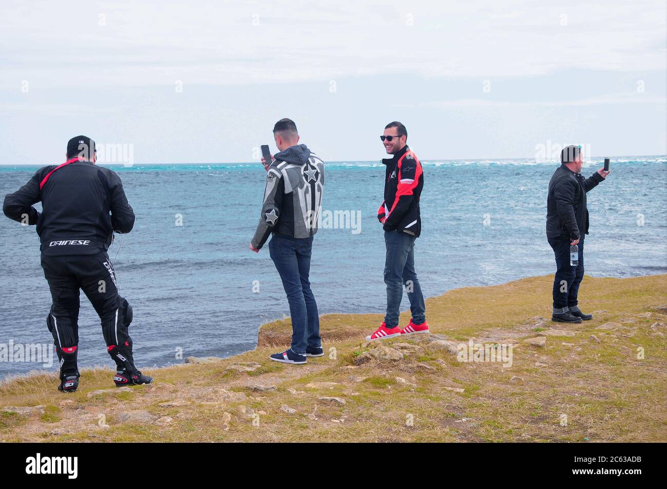 Portland. Juli 2020. Wetter in Großbritannien. Die Menschen genießen es, draußen in der Sonne auf der wunderschönen Insel Portland in Dorset zu sein. Quelle: stuart frartwell/Alamy Live News Stockfoto