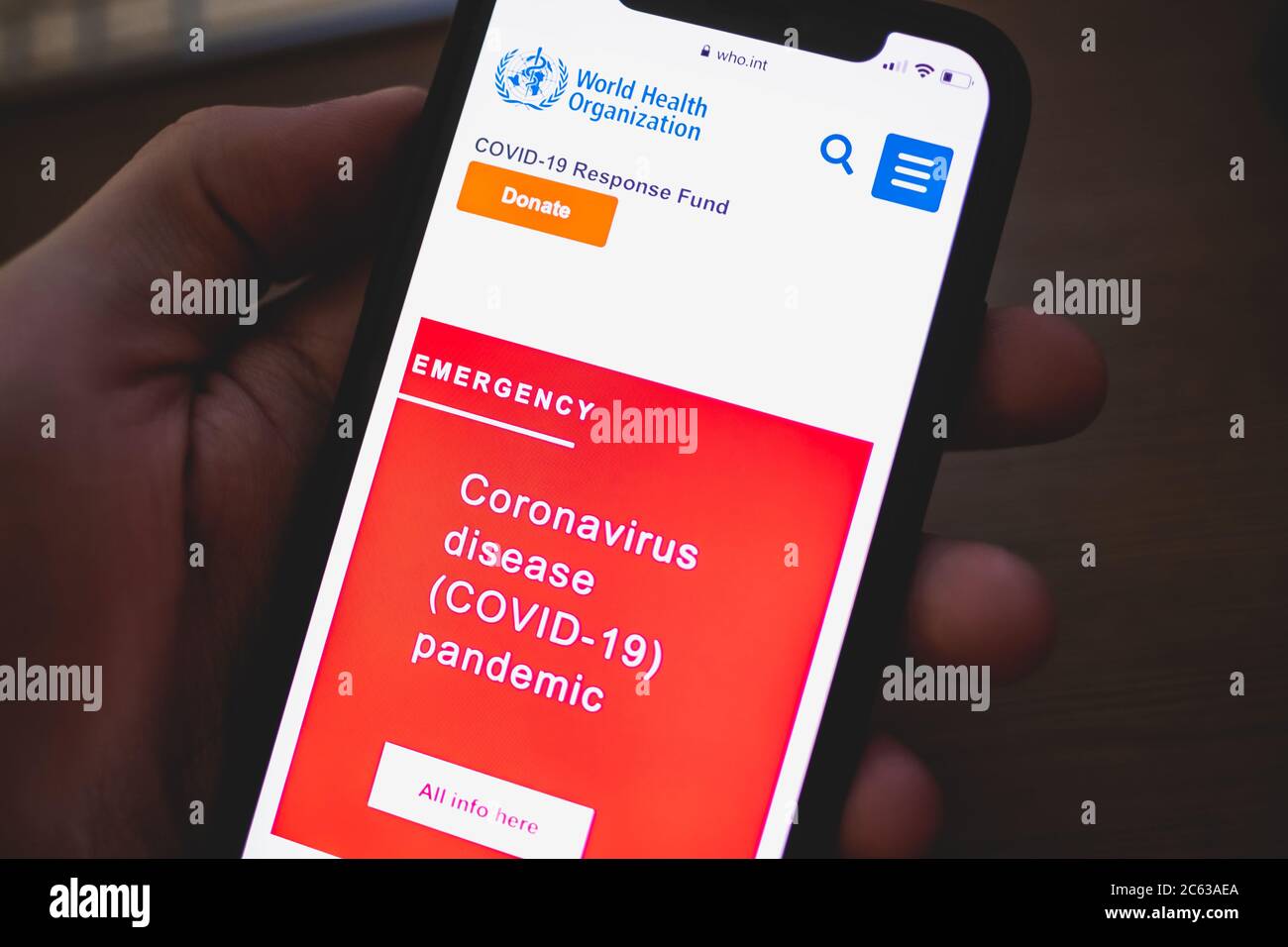 Website der Weltgesundheitsorganisation auf dem Smartphone-Bildschirm. Stockfoto Website der Weltgesundheitsorganisation auf dem Smartphone-Bildschirm. Stockfoto