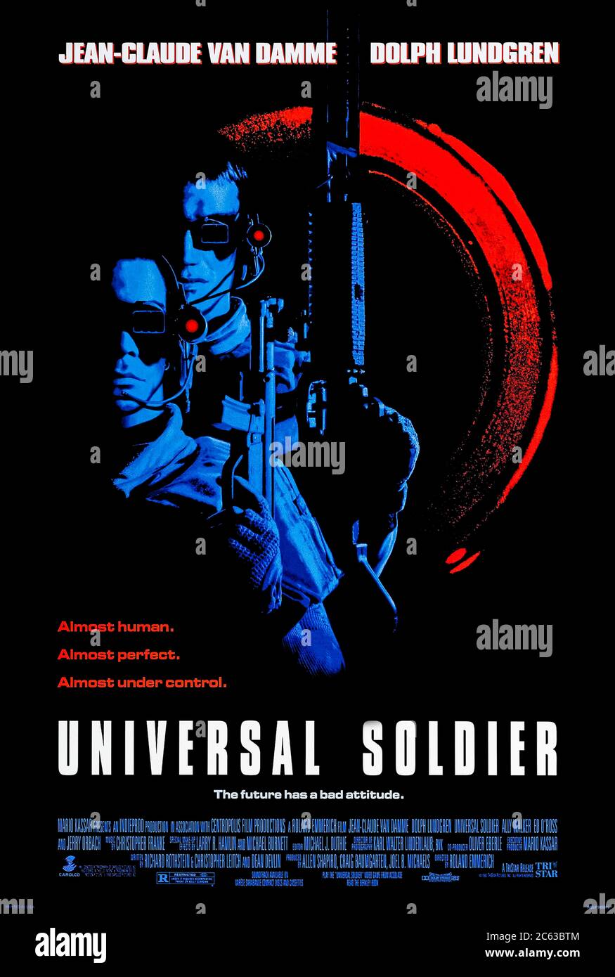 Universal Soldier (1982) Regie: Roland Emmerich mit Jean-Claude Van Damme, Dolph Lundgren und Ally Walker. Zwei tote Vietnam-Tierärzte werden zu übermenschlichen Kriegern reanimiert, doch Rückblenden aus ihren früheren Leben verfolgen sie. Stockfoto