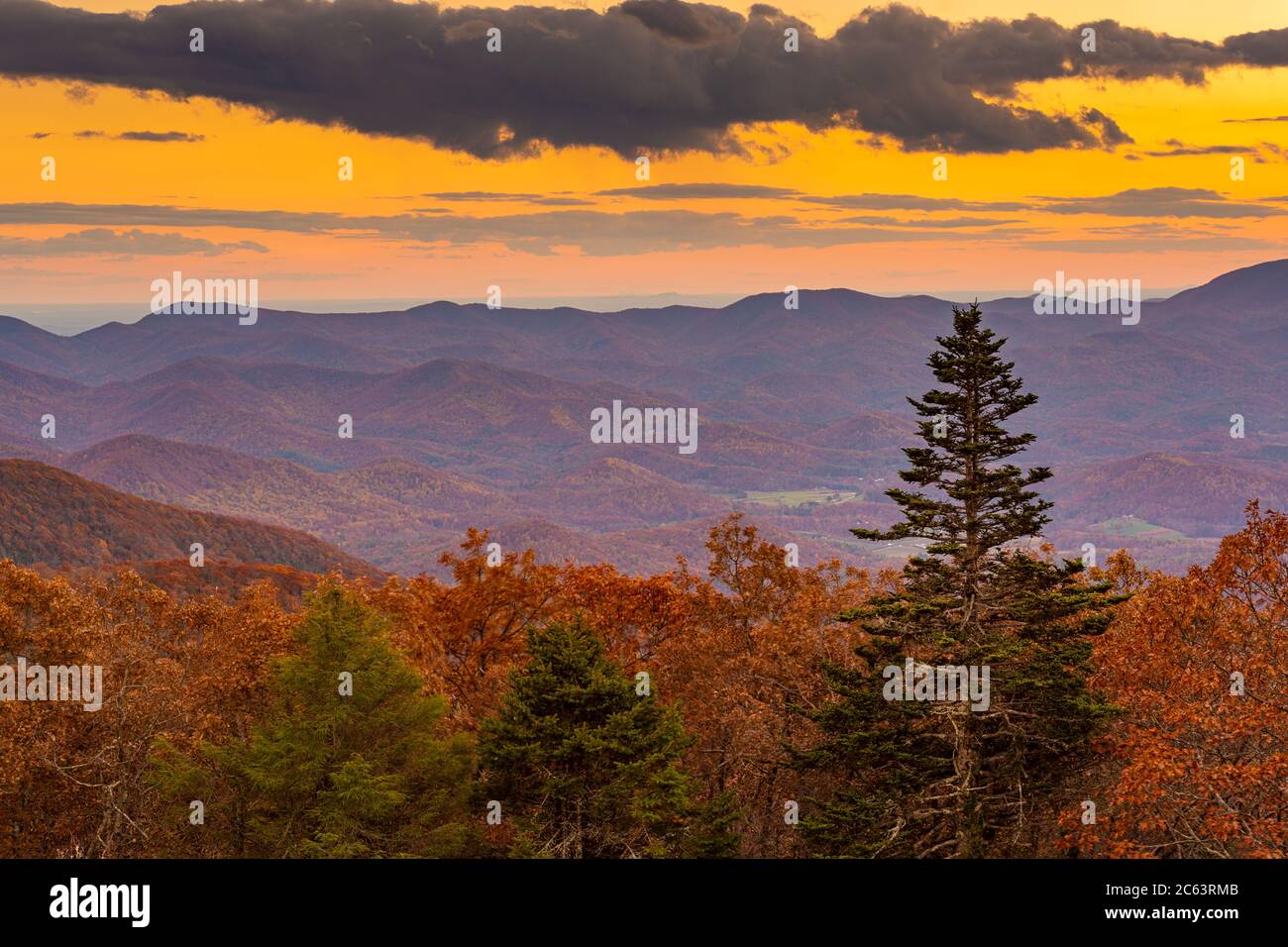 Blue Ridge Mountains bei Sonnenuntergang in Nord-Georgia Stockfoto