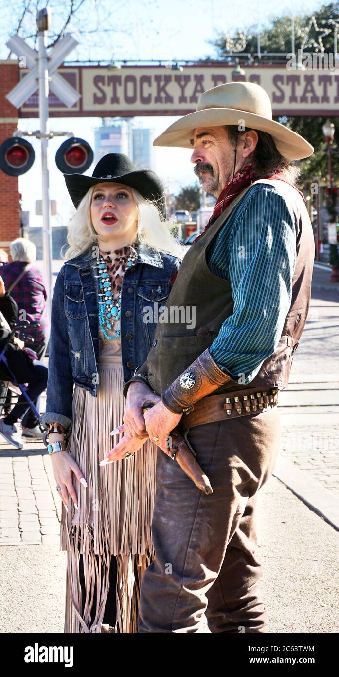 Fort Worth, Texas, 4. Januar 2020 - Cowboy und Cowgirl in den Fort Worth Stockyards, die jeden Tag um 10:30 und 4:00 Uhr kostenlos zu erleben. Stockfoto