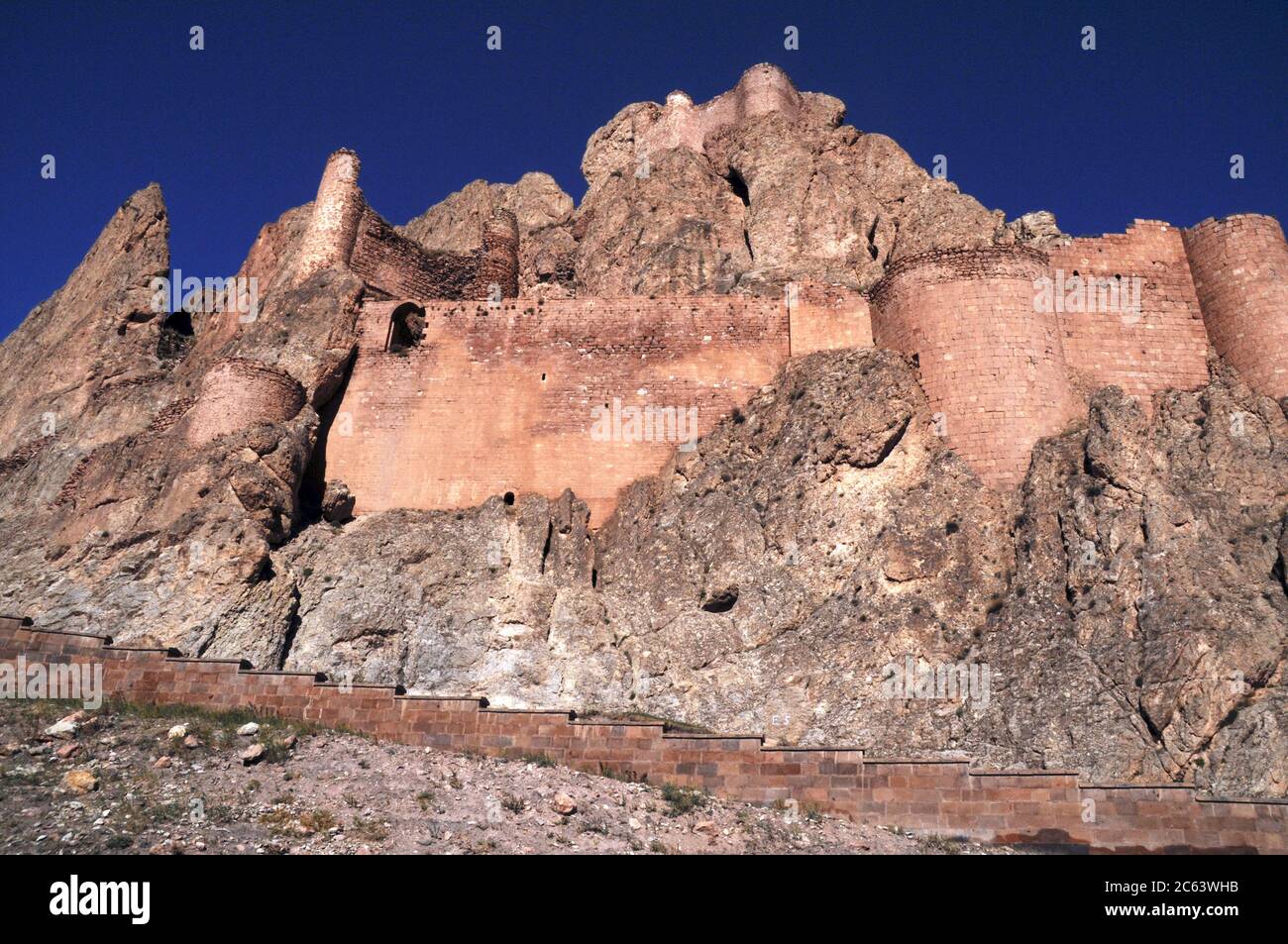 Die alte urartianische Festung in einem Berg in der Nähe der türkischen Grenze mit Iran, Dogubeyazit, Ostanatolien, Türkei gebaut. Stockfoto