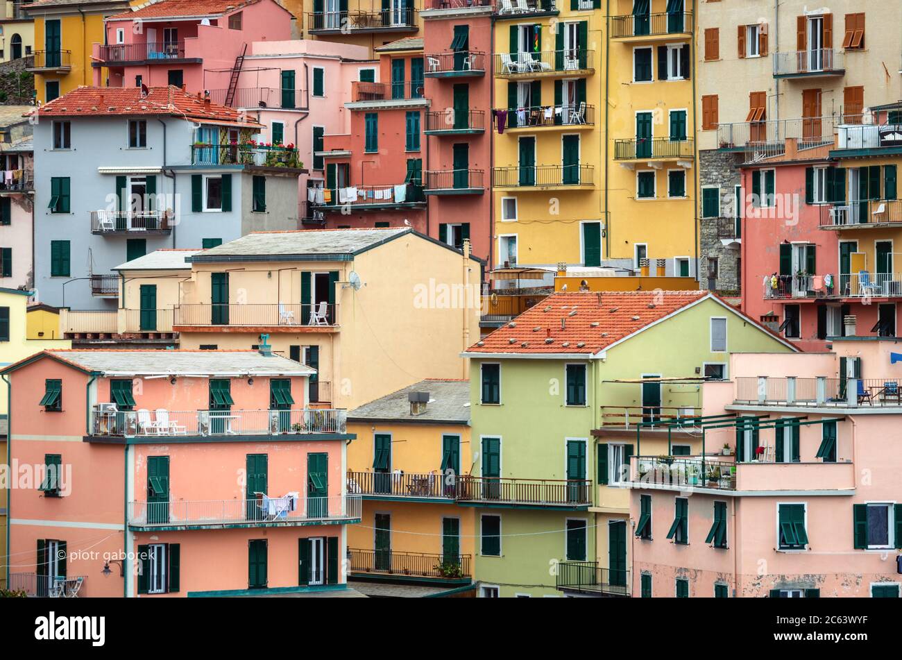 Bunte Häuser von Manarola, Cinque Terre, Ligurien, Italien. Stockfoto