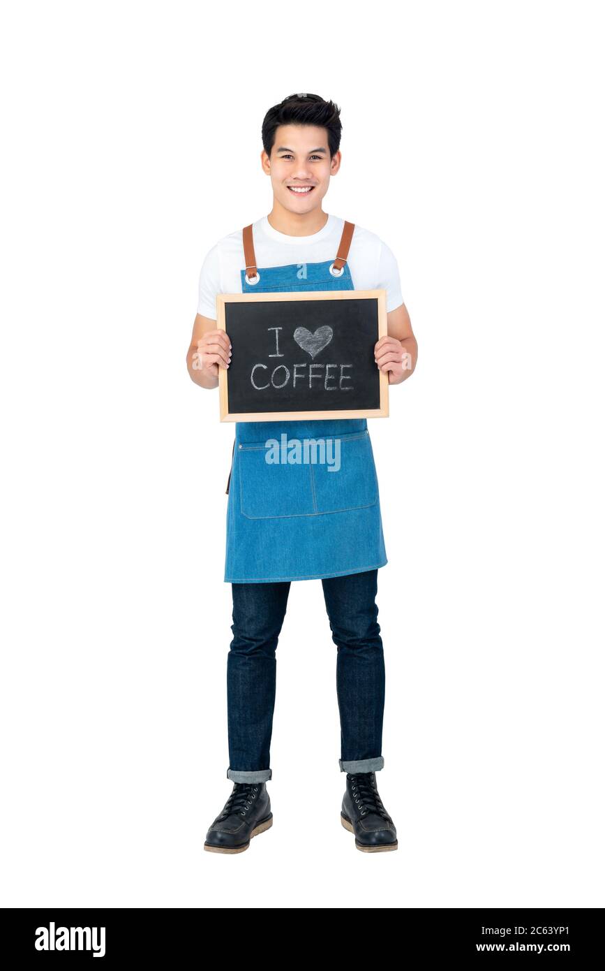 Volle Länge des gut aussehenden lächelnden Service gesinnten asiatischen Mann Barista halten ich liebe Kaffee-Zeichen isoliert auf weißem Hintergrund Stockfoto
