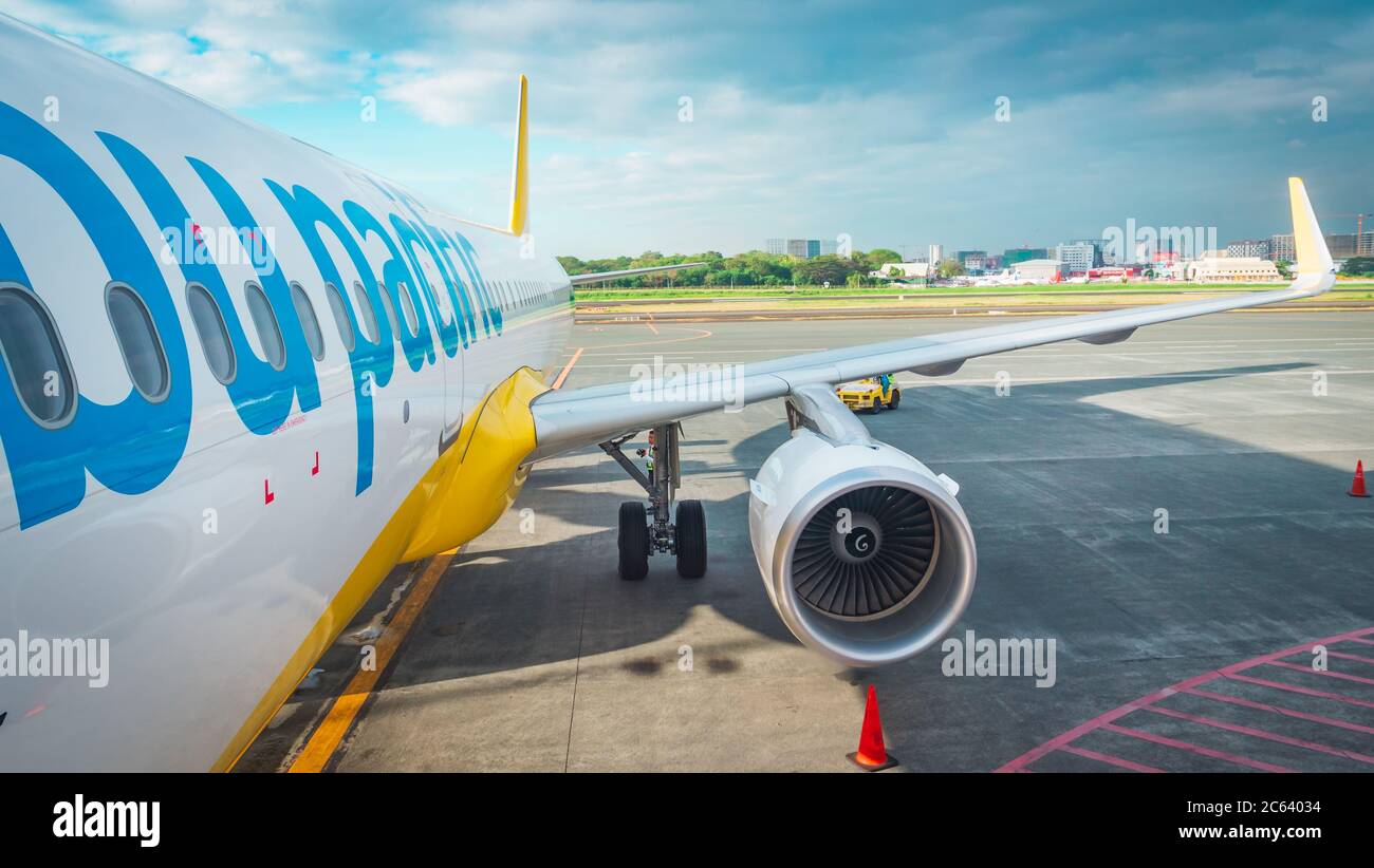 Manila, Philippinen - 1. Februar 2019: Blick von der Leiter auf die Rückseite des Passagierflugzeugs Stockfoto