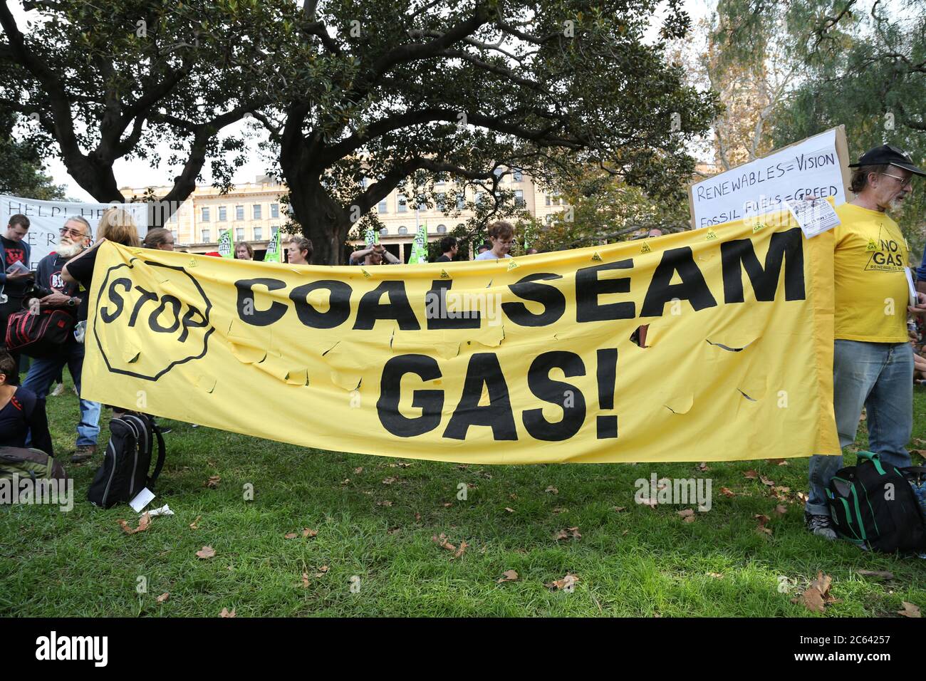 ‘S„Top Coal Naht Gas“-Demonstranten nahmen an der „March ‘MMay“-Kundgebung im Belmore Park, Sydney, Teil. Stockfoto