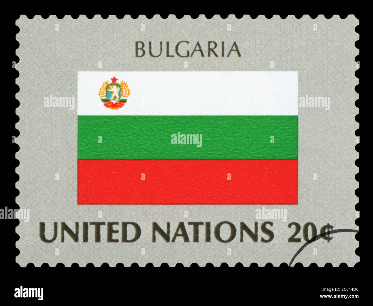 BULGARIEN - Briefmarke der bulgarischen Nationalflagge, Serie der Vereinten Nationen, um 1984. Stockfoto