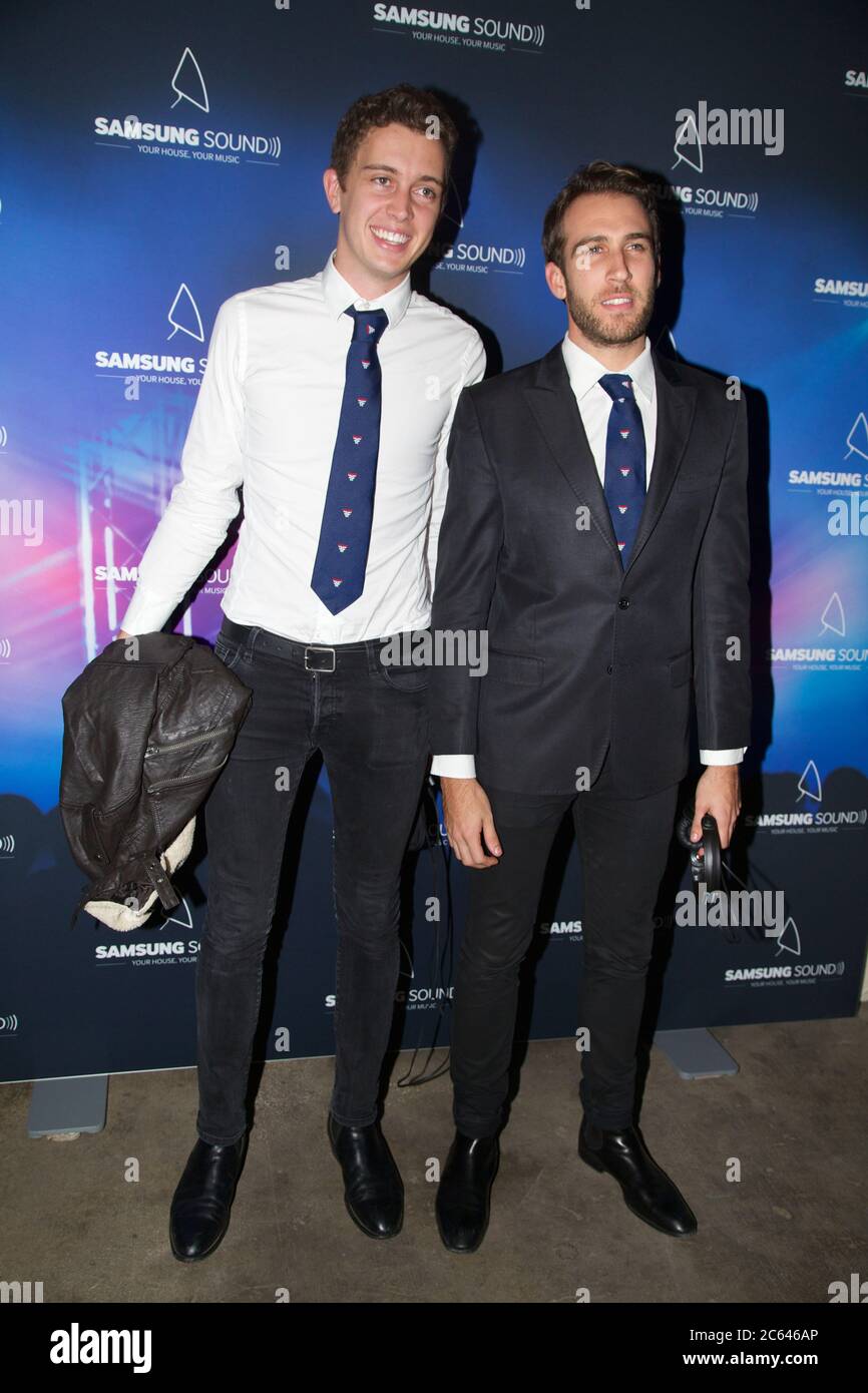 Flugeinrichtungen (Hugo Stuart Gruzman und James 'Jimmy' Nathan Lyell) bei der Samsung Sound Konzertreihe Veranstaltung in Waterloo, Sydney. Stockfoto