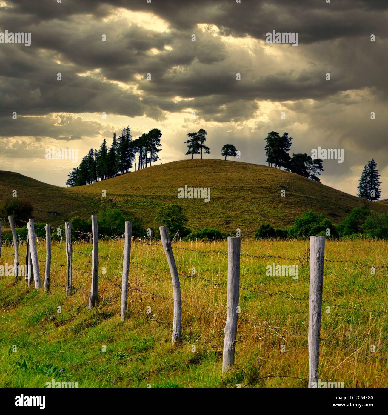 Ruhige Landschaft in Cantal, Auvergne-Rhone-Alpes, Frankreich Stockfoto