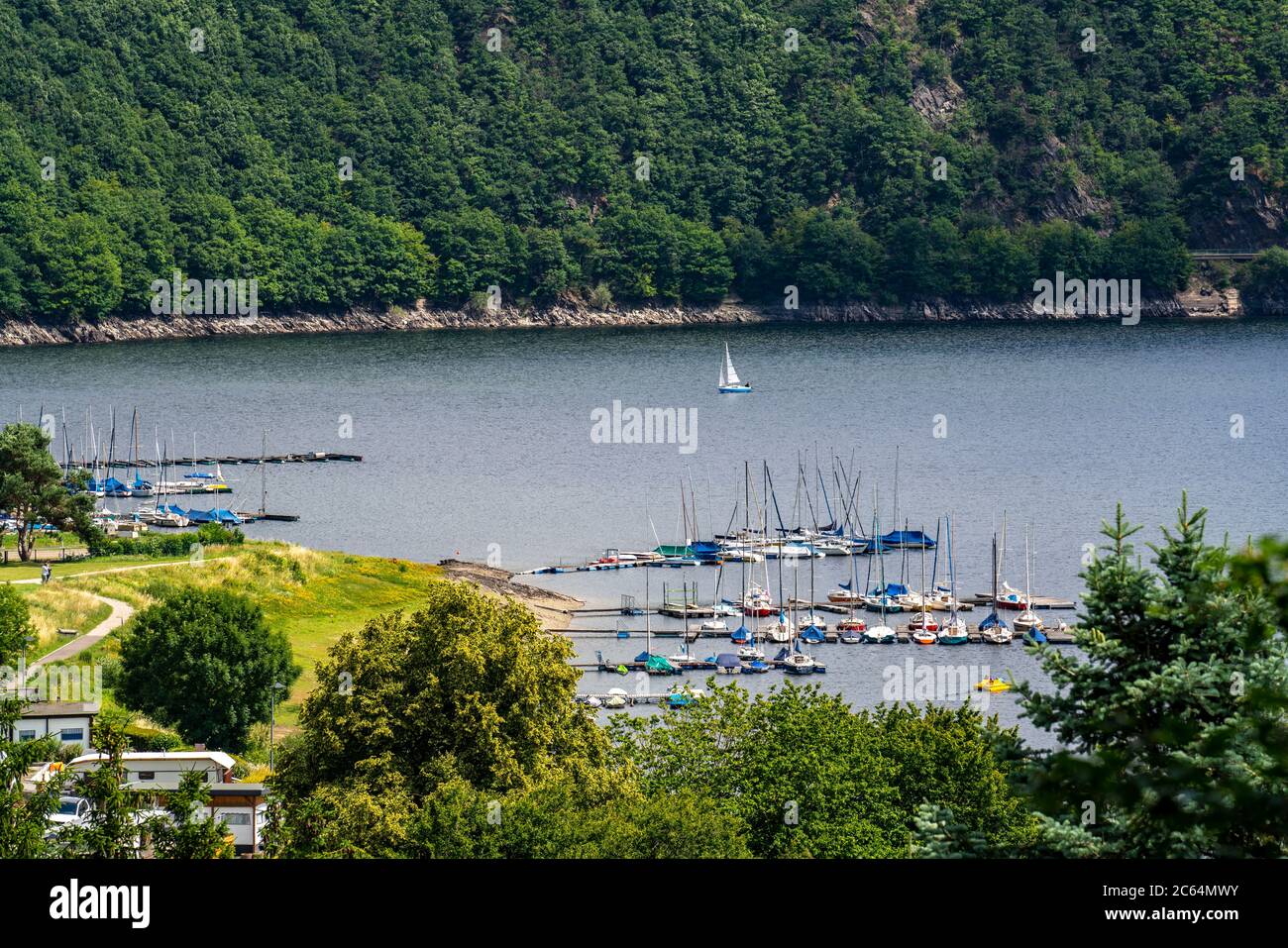 Rursee, Stausee, das Dorf Woffelsbach, Campingplatz, Dauercamper, Nationalpark Eifel, NRW, Deutschland, Stockfoto