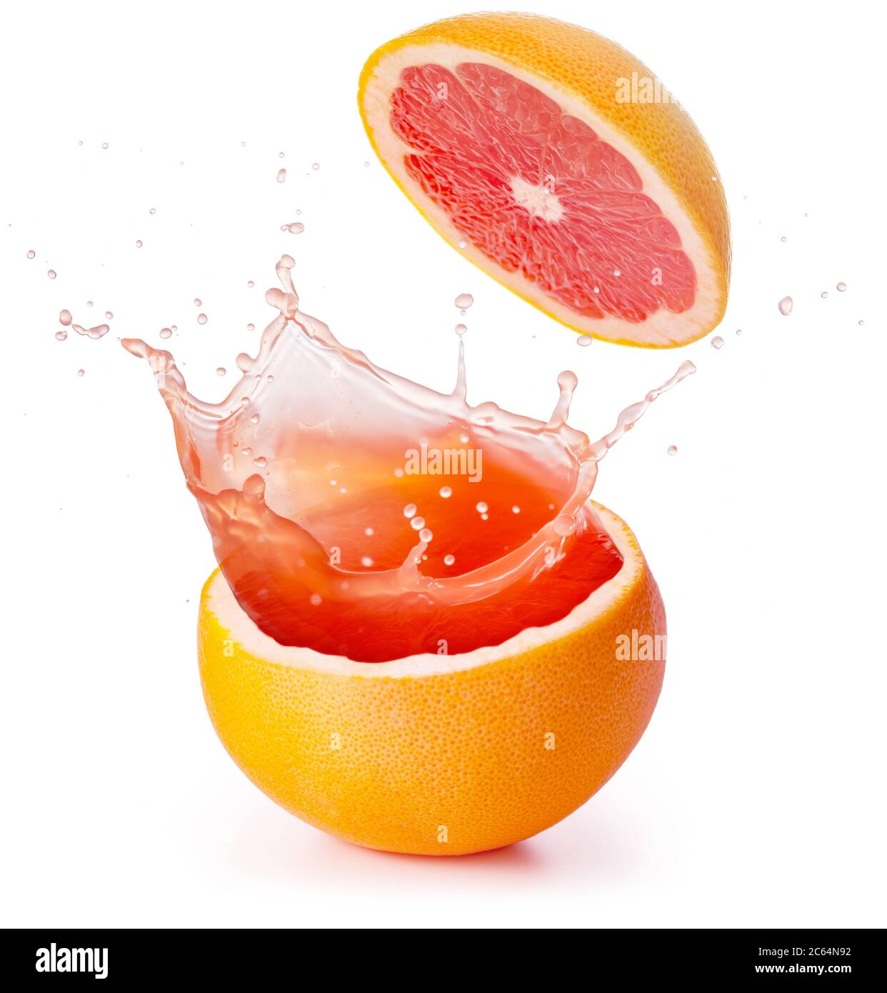 Roter Saft spritzt aus einer Grapefruit isoliert auf weißem Hintergrund Stockfoto