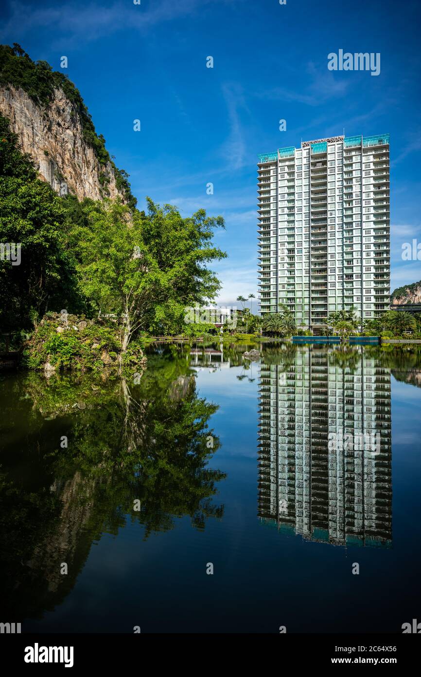 Das Haven Hotel Resort ist ein Rückzugsort in Ipoh, Malaysia, ruhige Lage, umgeben von See und Wäldern Stockfoto