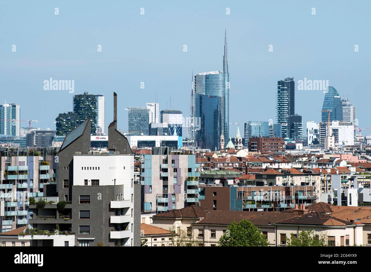 Italien, Lombardei, Mailand, Stadtbild mit UniCredit Tower vom Gipfel des Monte Stella Stockfoto