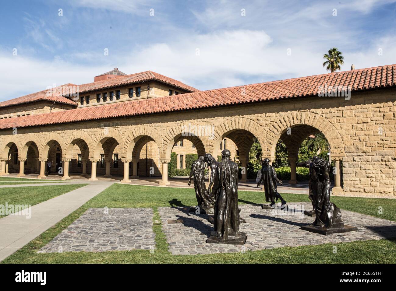 Die historischen Bögen auf dem Campus der Stanford University, in Bay Area, Kalifornien. Stockfoto