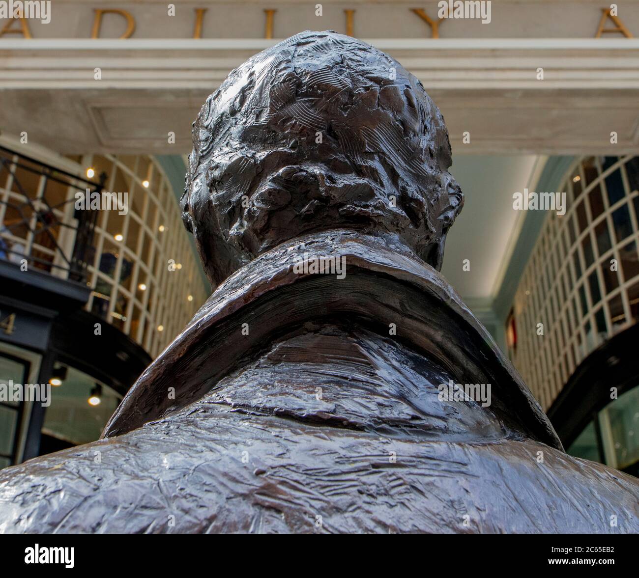Statue von Irena Sedlecka von George Bryan 'Beau' Brummell (1778-1840), Dandy und WIT, in Jermyn St, Piccadilly, London Stockfoto