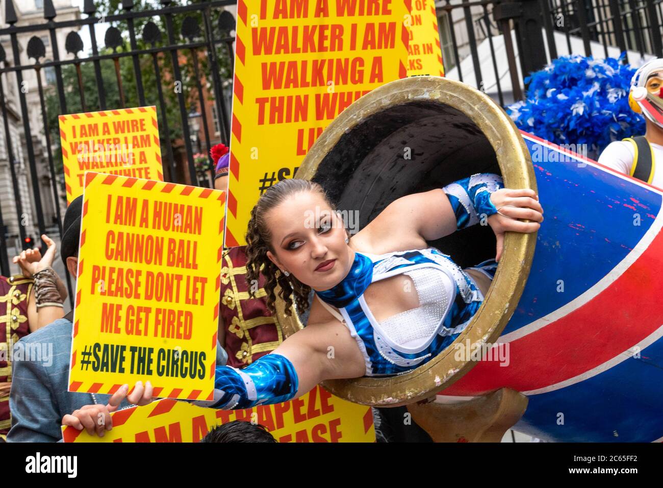 London, Großbritannien. Juli 2020. Zirkuskünstler protestieren um finanzielle Unterstützung von der Regierung für ihre Branche. Sie versuchten, einen Brief an Downing Street London zu übergeben Kredit: Ian Davidson/Alamy Live News Stockfoto