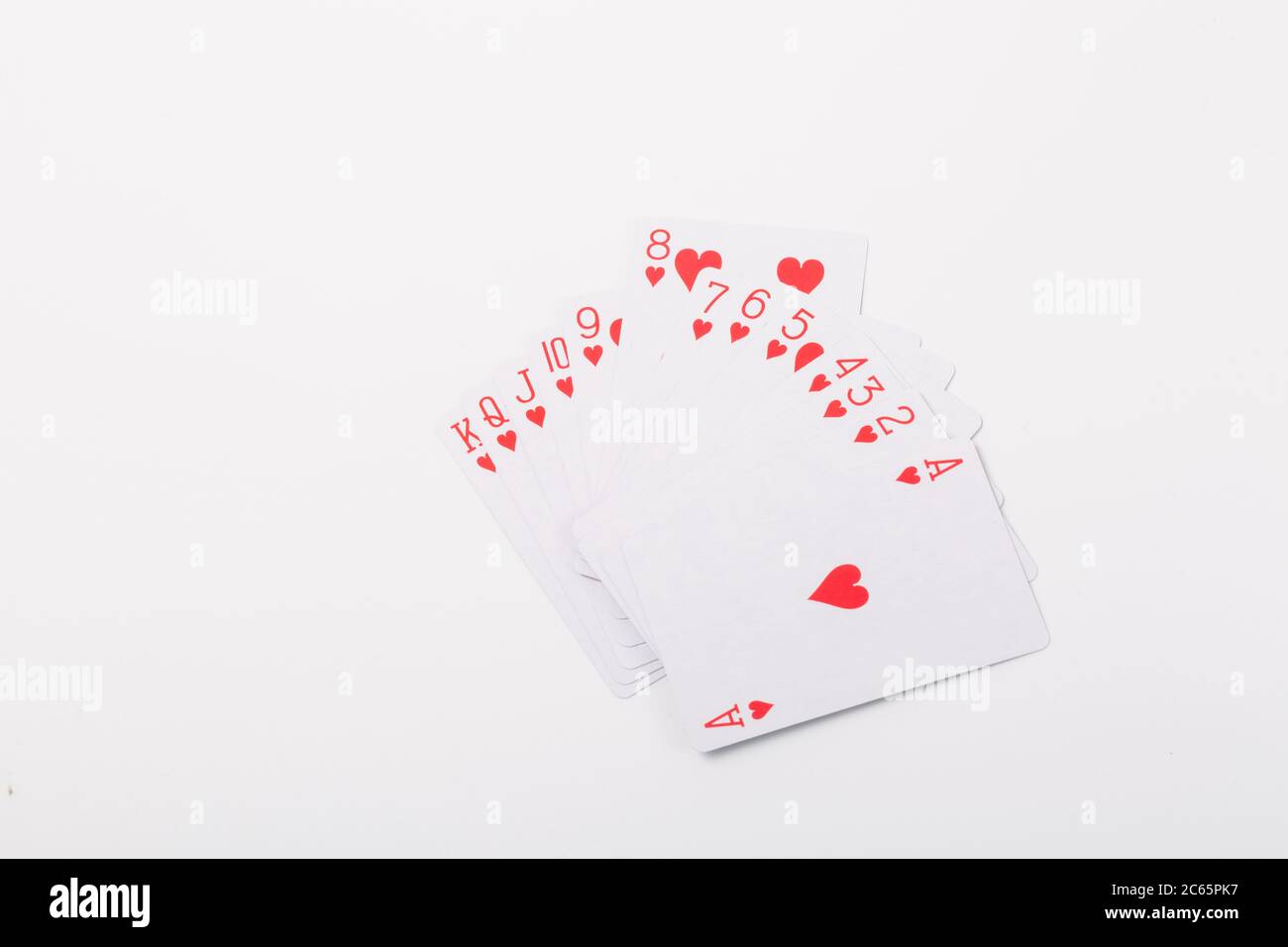 Erweiterte Spielkarten auf weißem Hintergrund Stockfoto