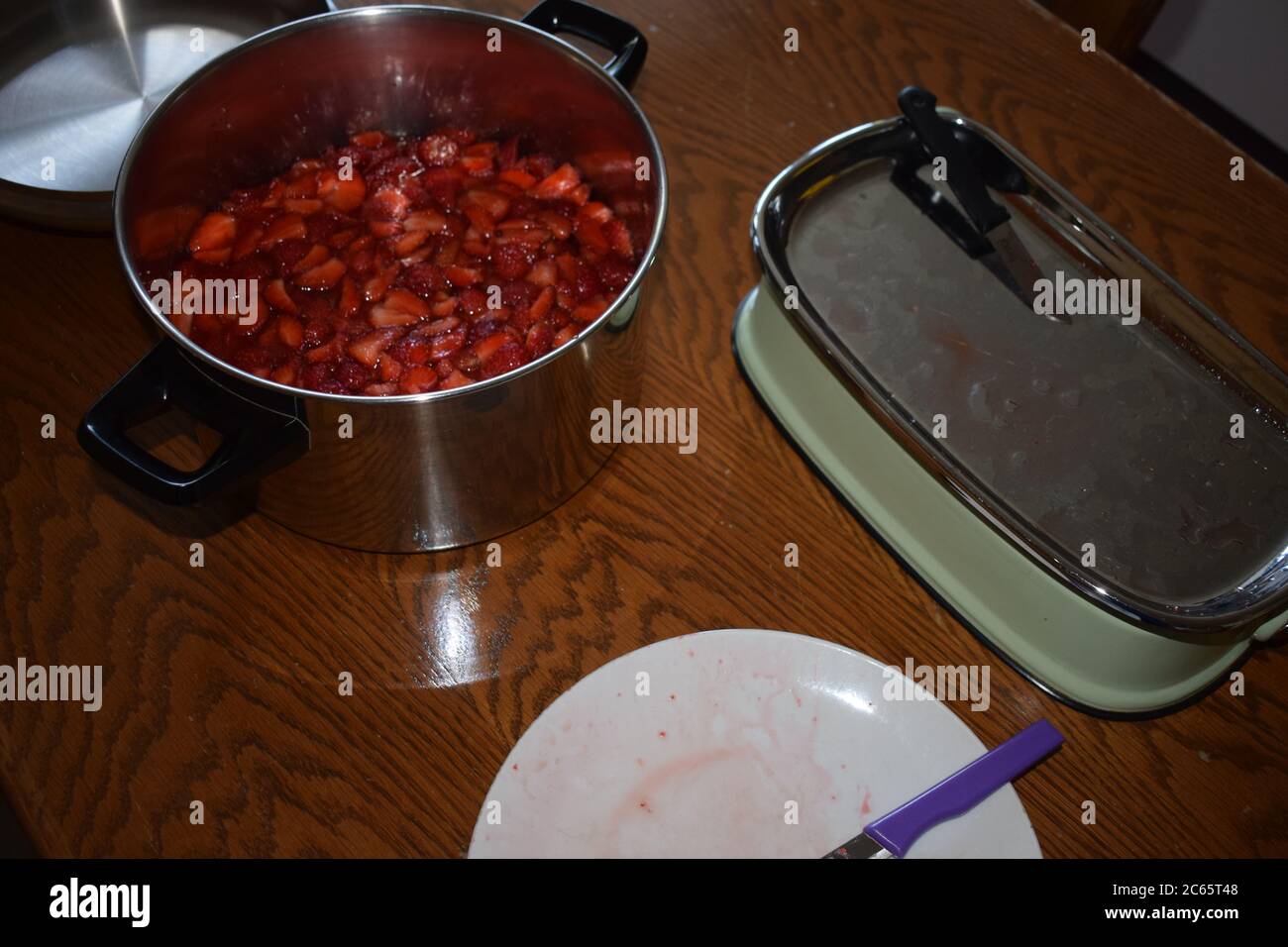 Making Brombeermarmelade zu Hause Stockfoto