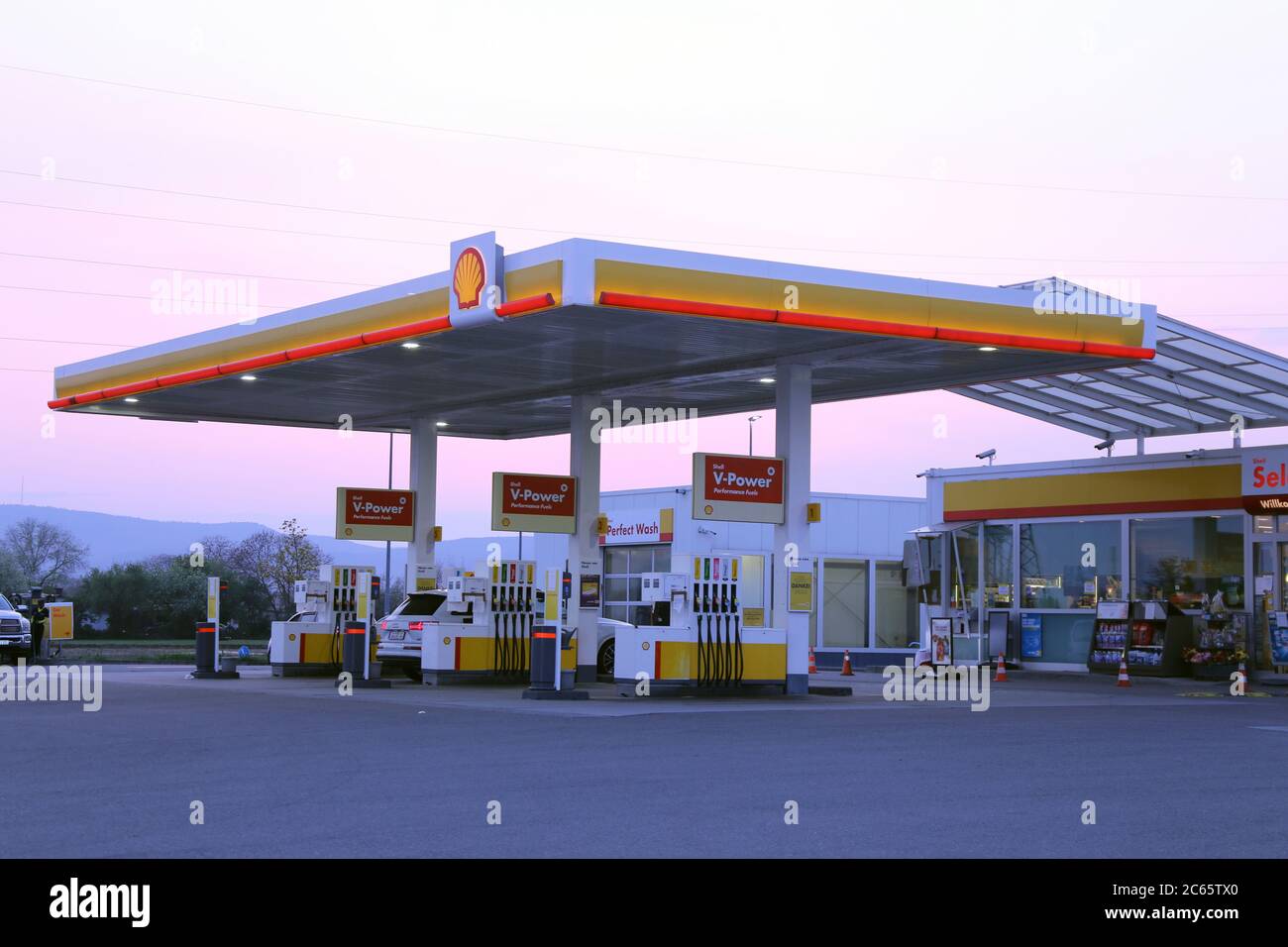 Shell Tankstelle Stockfotos Und Bilder Kaufen Alamy
